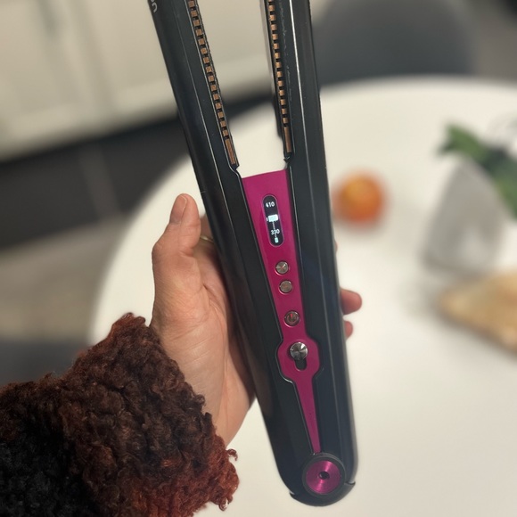 CORDLESS DYSON FLAT IRON - Picture 3 of 3